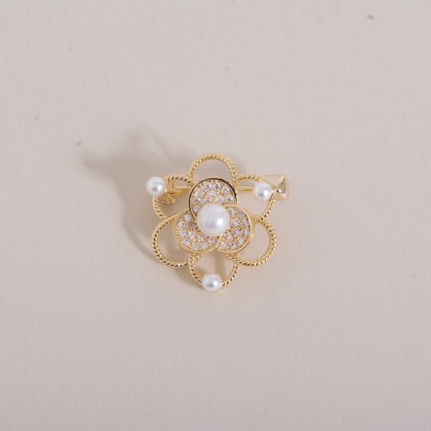 Pearl Flower Gold Plated / Sliver Crystal Pin Brooch