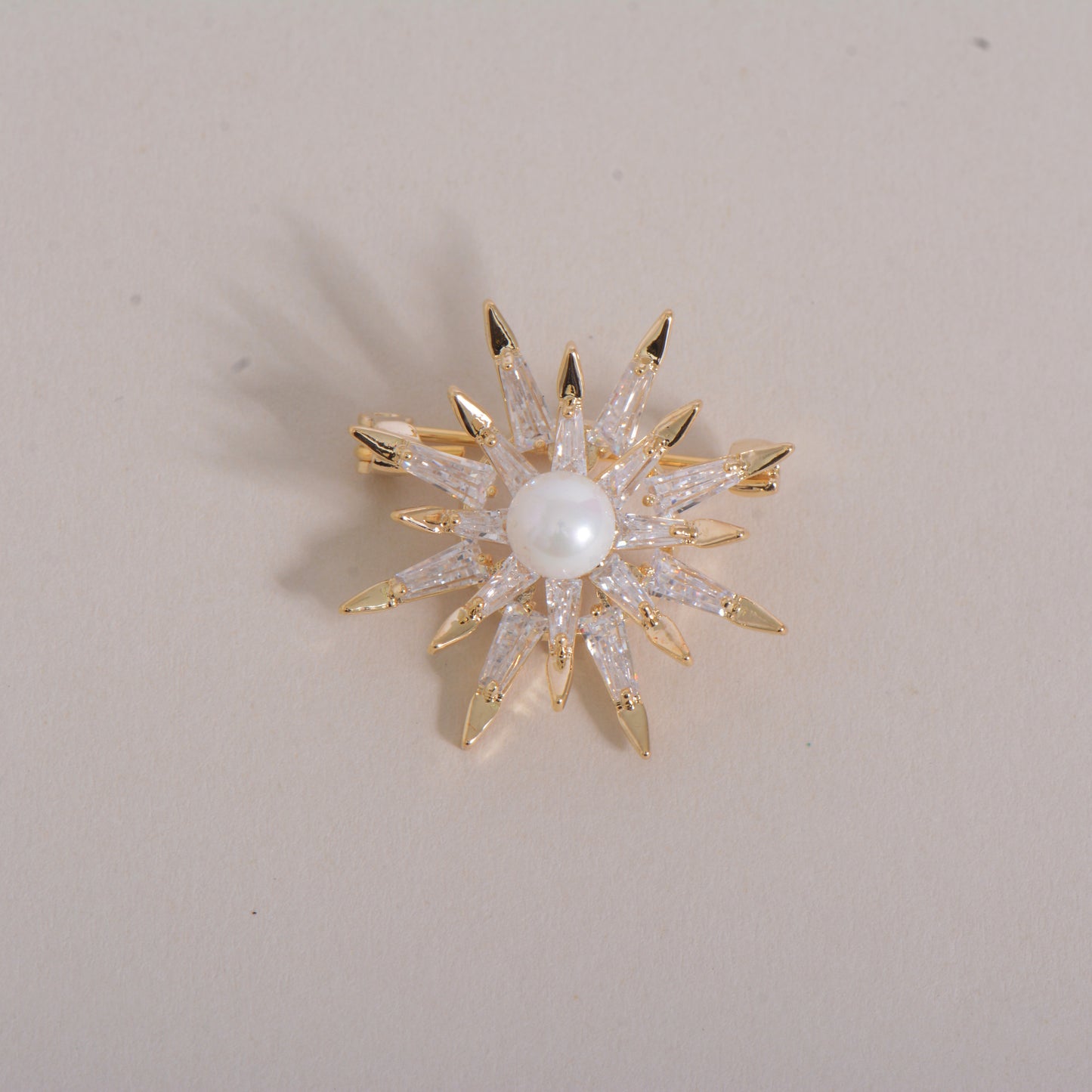 Pearl Flower Star Sliver / Gold Plated Crystal Pin Brooch