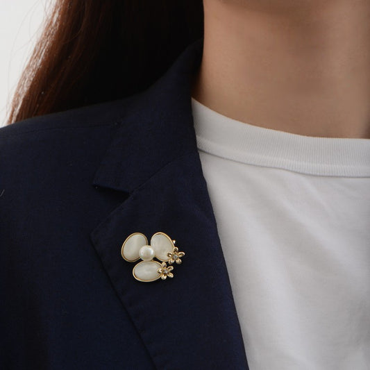 Pearl Iridiscent Flower Gold Plated Crystal Pin Brooch